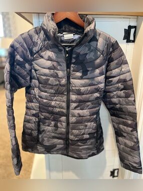 Columbia Womens lightweight Puffer Jacket Gray Camo Coat Size medium